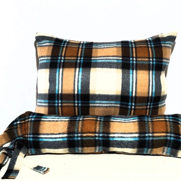 Posh Cream Fanel Pattern Doggie Pillow Set!!! - Picture 2 of 3